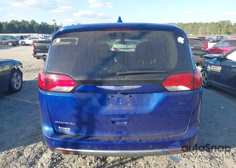 2018 Chrysler Pacifica Touring Plus z USA, uszkodzony, nr VIN 2C4RC1FG2JR227982